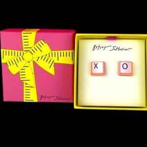 🌟Betsey Johnson X O Keyboard Key Stud Earrings NWT/NIB